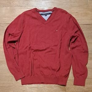 Tommy Hilfiger Men's Burgundy V-Neck Sweater